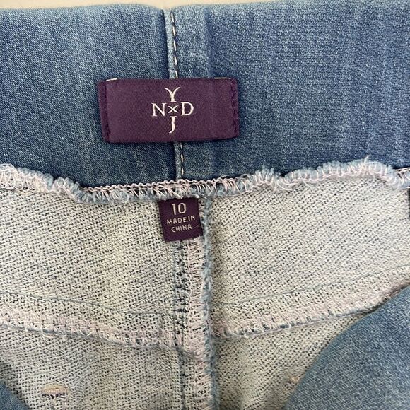 NYDJ Jegging Capri jeans. Size 10. Lift tick technology. - Picture 3 of 7